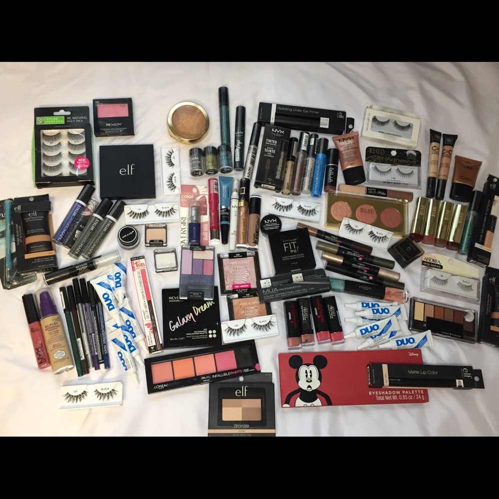 Mystery Makeup Bundle ✨ - Picture 2 of 8